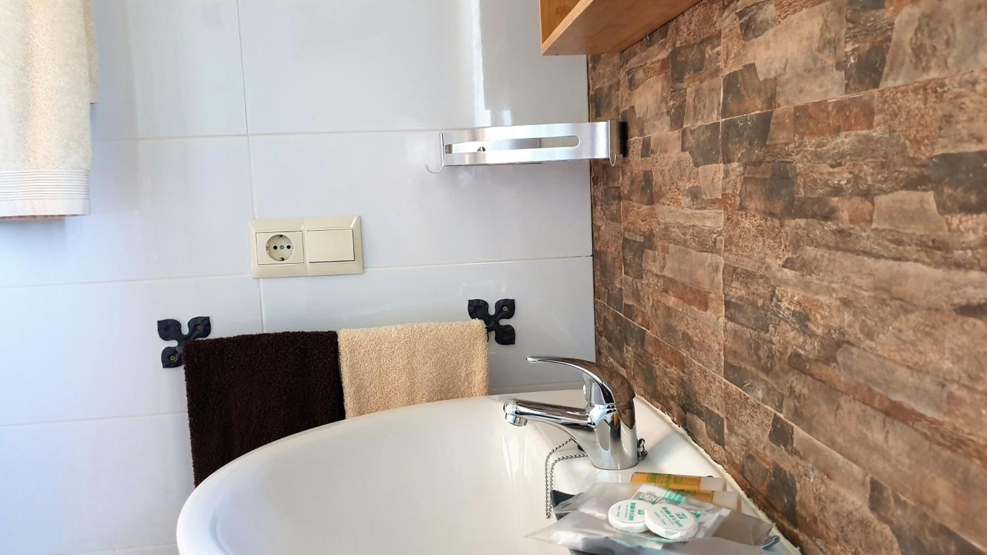 Casa de dos habitaciones con piscina privada en Cabañeros Navas de Estena Exterior foto